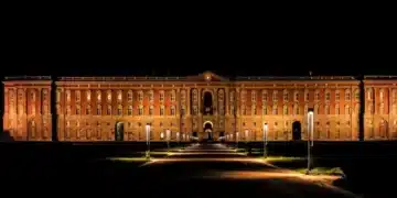 reggia di caserta di notte