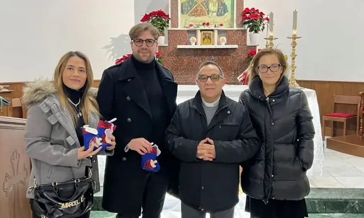 Da destra verso sinistra: 
On. Annarita Patriarca, Don Pasquale Buompane e il dirigente provinciale Forza Italia Giovani Caserta, Domenico Borrata.