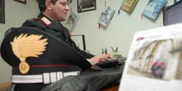 Carabiniere al PC