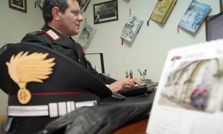 Carabiniere al PC