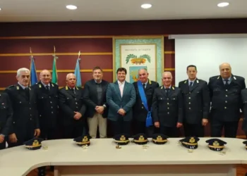 Provincia di Caserta: consegna dei nuovi distintivi da luogotenente a sette poliziotti provinciali