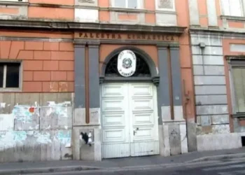 Caserta: manutentore non pagato, classe al freddo, genitori costretti ad acquistare stufa