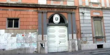 Caserta: manutentore non pagato, classe al freddo, genitori costretti ad acquistare stufa