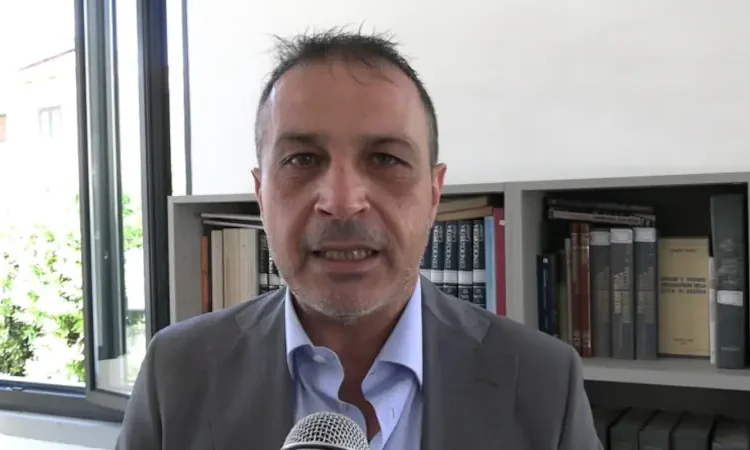 Il sindaco di Succivo, Salvatore Papa