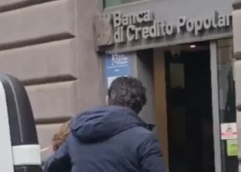 Auto come ariete a Caserta, sfondano porta banca ma non trovano nulla in cassa