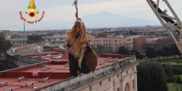 Reggia di Caserta, è scesa la befana regalando sorrisi e doni a tutti i bambini