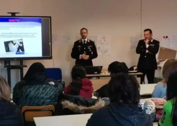 Bullismo e cyber-bullismo, incontro dei Carabinieri con i ragazzi del Liceo artistico San Leucio