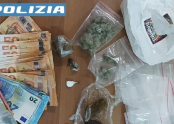 Caserta: due giovani fermati con la droga in auto, arrestati