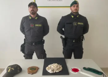 In corpo 83 ovuli di eroina, residente a Castel Volturno arrestata a Olbia
