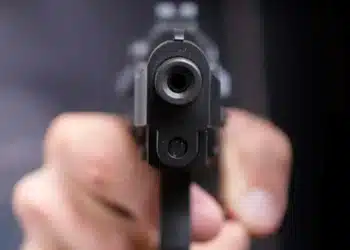 Ferito a colpi di pistola a Cancello ed Arnone, fermato trentenne