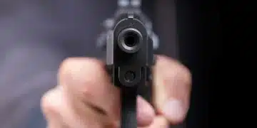 Ferito a colpi di pistola a Cancello ed Arnone, fermato trentenne