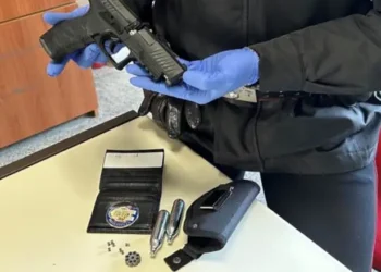 Finto Carabiniere fermato nel centro di Caserta con finta pistola e finta placca dell’Arma