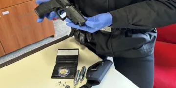 Finto Carabiniere fermato nel centro di Caserta con finta pistola e finta placca dell’Arma
