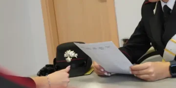 Castel Volturno: ubriaco calci e pugni alla compagna e la caccia di casa con le figlie, arrestato