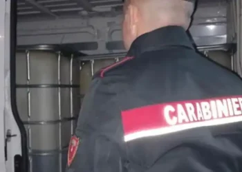 Santa Maria CV: 48enne sorpreso mentre svuota distributore carburante con carte contraffatte