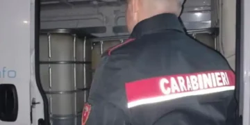 Santa Maria CV: 48enne sorpreso mentre svuota distributore carburante con carte contraffatte
