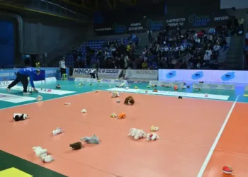 Virtus Aversa e la magia del Teddy Bear Toss per i bambini dell’ospedale Moscati