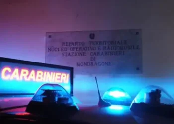 Folle inseguimento per le vie di Mondragone, 2 pusher in manette
