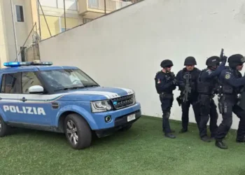 Castel Volturno: barricato in casa con bombole gas, fermato da blitz polizia