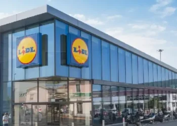Caserta: irruzione al Lidl di via Borsellino, rapinatori a volto coperto minacciano cassieri e scappano col bottino