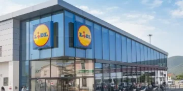 Caserta: irruzione al Lidl di via Borsellino, rapinatori a volto coperto minacciano cassieri e scappano col bottino