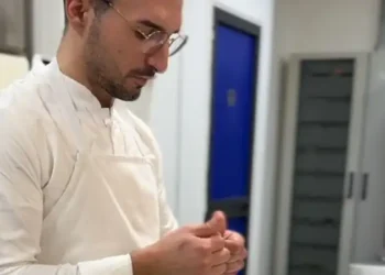 Francesco Faicchio porta la pasticceria contemporanea a Pomigliano d’Arco con “Crema”