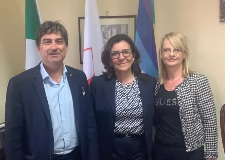 Nella foto: il Presidente del Consiglio Regionale Campania della Democrazia Cristiana Arnaldo Gadola, il Segretario Nazionale l'Onorevole Elisabetta Trenta già Ministro e il Segretario Regionale Campania Giuseppina Crescenzo