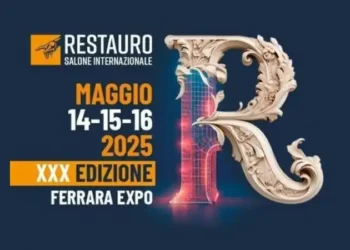 Il tricolore con le sete di San Leucio delle Antiche Leuciane al Salone del Restauro di Ferrara nello stand Sabap di Caserta e Benevento