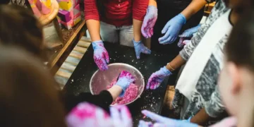 Festa della Mamma con creatività e profumo: al Campania evento Kids Lab con Lush