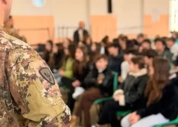 genio guastatori Caserta istruttore mentre spiega agli studenti