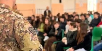 genio guastatori Caserta istruttore mentre spiega agli studenti