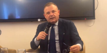 Gennaro Iannotti durante la presentazione del Progetto per Caserta in vista delle Elezioni Comunali 2027